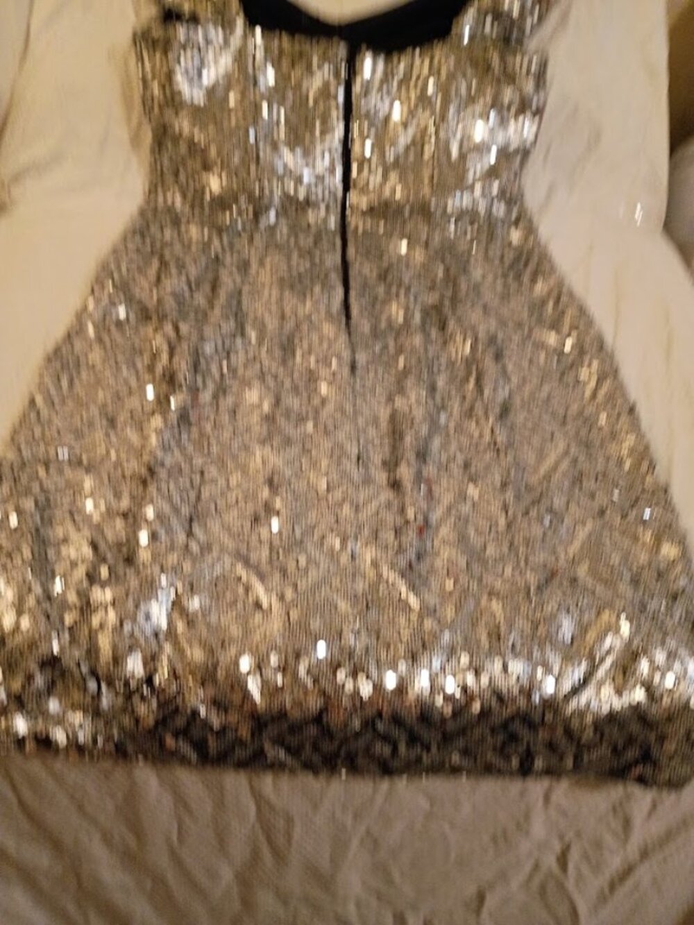 Calvin Klein dress sequined dress size 6 pit to pit 15" length 35" - Picture 2 of 4